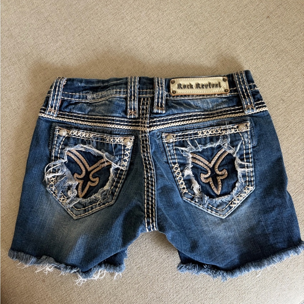 Rock revival size 26 Mina shorts equivalent to a size 2/4